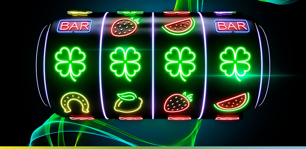 Slot reel with a line of 4 leaf clovers